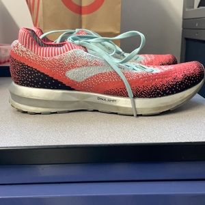 Women’s Brooks Levitate 2 Running Shoes. Size 8.5.